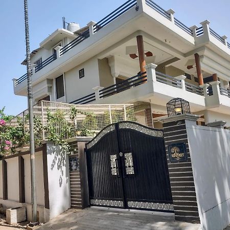 Paarijaat Homestay & Guesthouse Ayodhya Exterior foto